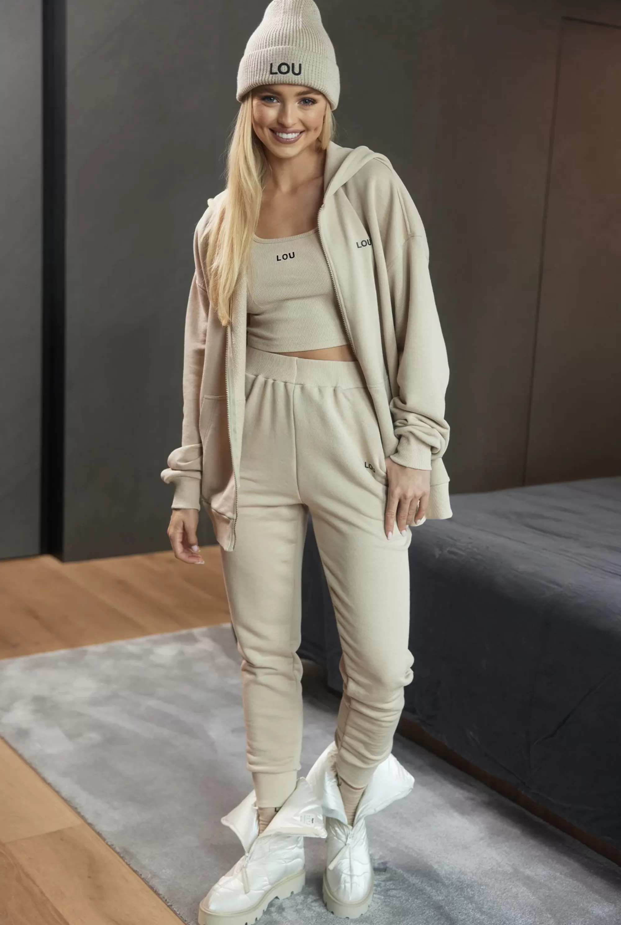 Outlet Boston Beige - Beige Unbuttoned Sweatshirt With Logo And Ribbed Cuffs Women Tracksuits