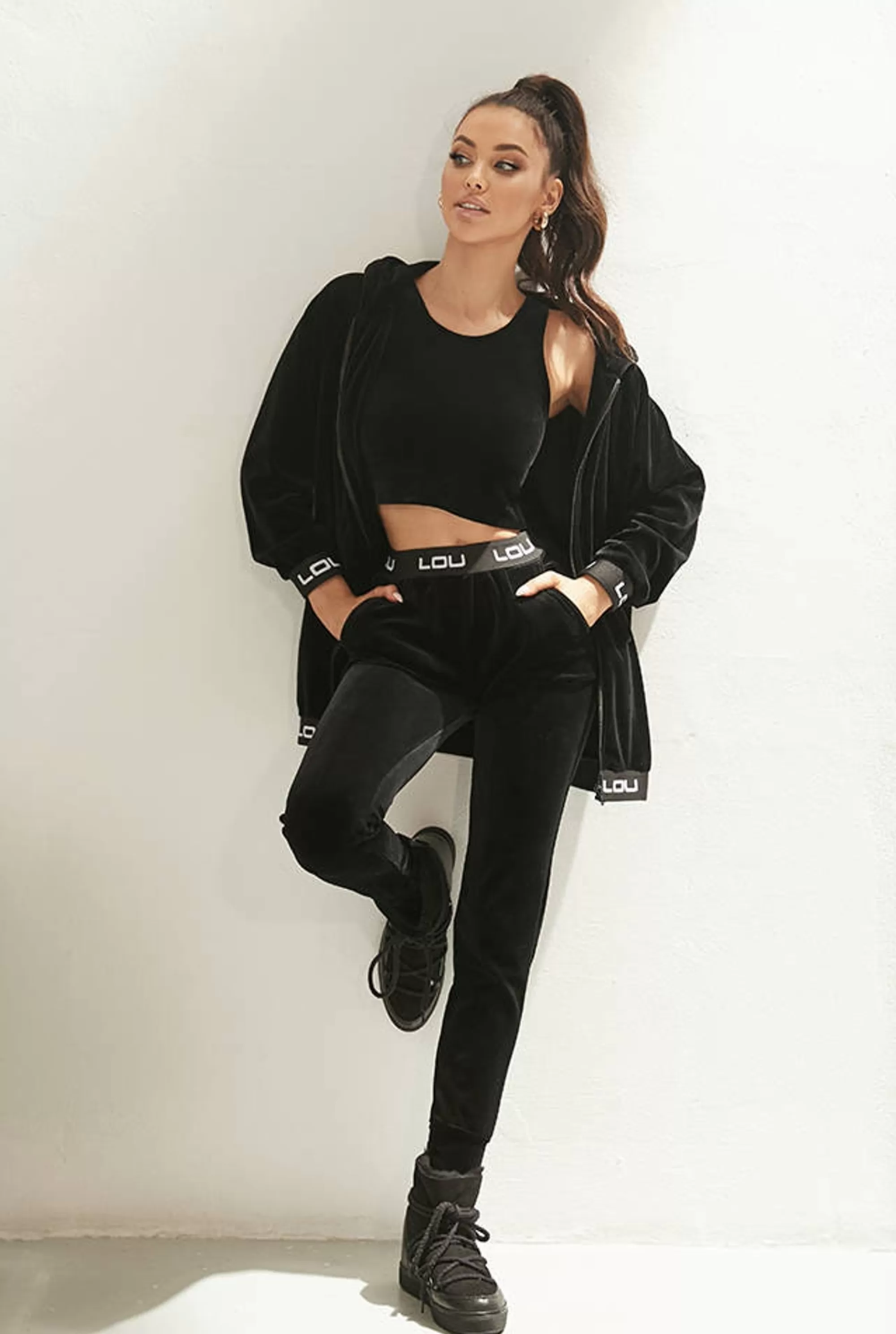 Outlet Missi - Three-Piece Velour Tracksuit With Logical Elastics Women Tracksuits